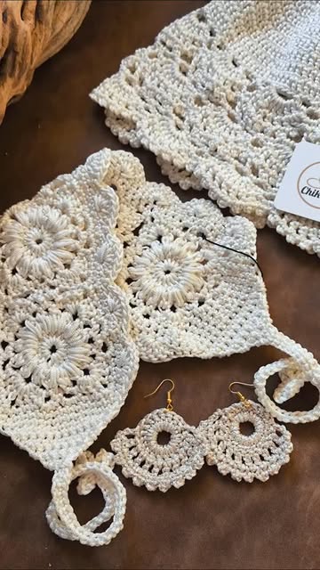 ست گوشواره و باندانا و کلاه سفید